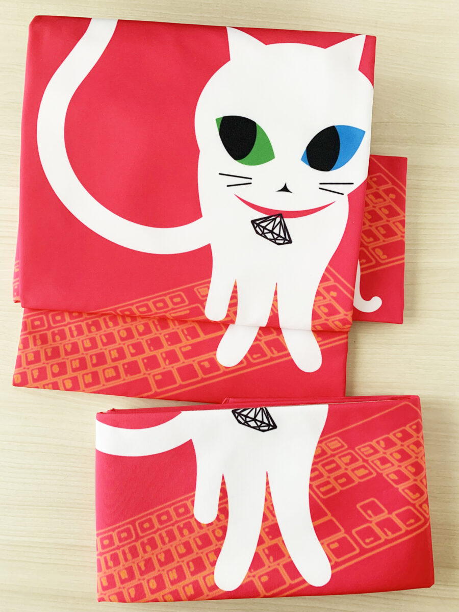 キーボードに乗る猫/赤 - [玉のり]TAMANORI online shopping.